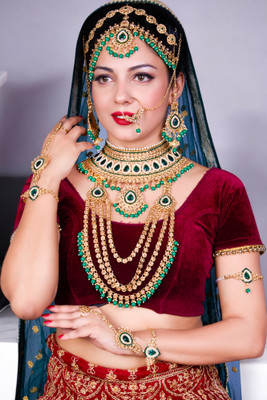 SS IMITATION JEWELLERY Alloy Gold-plated Green Jewellery Set(Pack of 7)