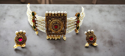 MAYA CREATION Alloy Gold-plated White Jewellery Set(Pack of 1)