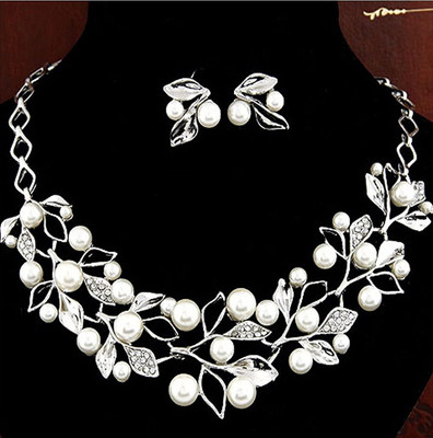 Shining Diva Alloy Silver Jewellery Set(Pack of 1)