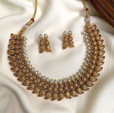 Vadhu jewels Brass Gold-plated Gold Jewellery Set(Pack of 1)