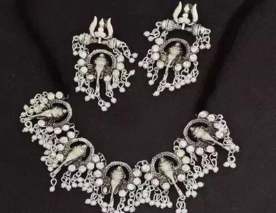 Ruhi Alloy Silver Jewellery Set(Pack of 1)