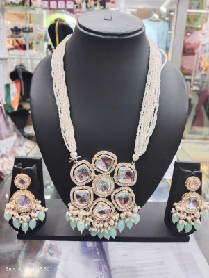 naitika arts Alloy Gold-plated Beige Jewellery Set(Pack of 1)