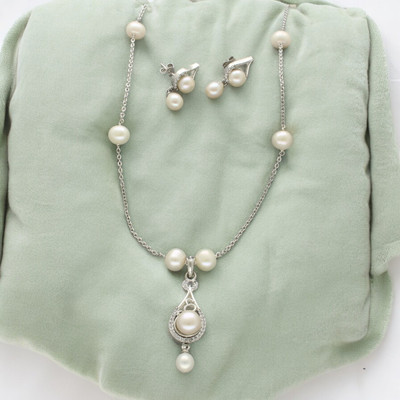 Sri Jagdamba Pearls Alloy Gold-plated White Jewellery Set(Pack of 1)