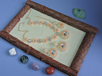 VATSALYA creation Alloy Gold-plated Beige Jewellery Set(Pack of 1)