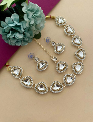 Vacker Alloy Gold-plated White Jewellery Set(Pack of 1)
