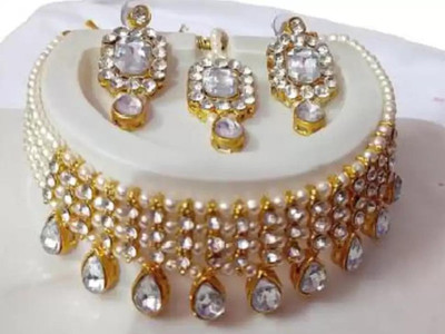 ABHRIK IMITATION Crystal Gold-plated White, Gold Jewellery Set(Pack of 1)