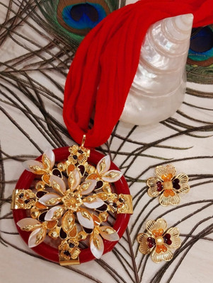 Purabi Shell Gold-plated Gold Jewellery Set(Pack of 1)