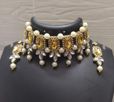 Manmohini Alloy Gold-plated White, Yellow Jewellery Set(Pack of 1)