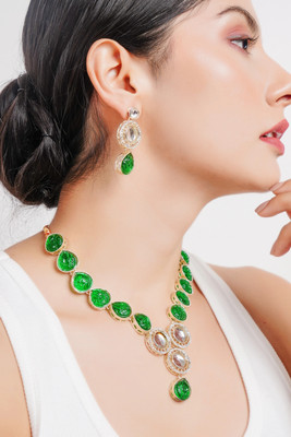 Divisha Alloy Gold-plated Green Jewellery Set(Pack of 1)