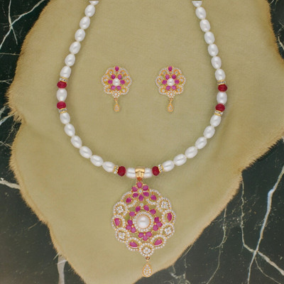 Sri Jagdamba Pearls Alloy Gold-plated White, Pink, Gold Jewellery Set(Pack of 1)