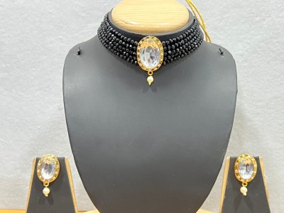 AVIKSHA CREATIONS Mother of Pearl, Crystal Gold-plated Black Jewellery Set(Pack of 1)