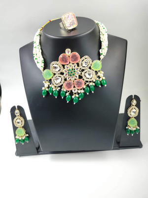 Divisha Alloy Gold-plated Green Jewellery Set(Pack of 1)