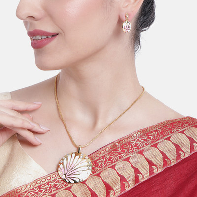 Estele Alloy Gold-plated Gold Jewellery Set(Pack of 1)