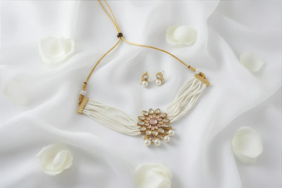 Vardan Alloy Gold-plated White Jewellery Set(Pack of 1)
