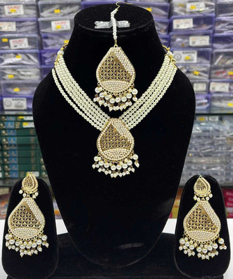 Anera Metal Gold-plated Beige Jewellery Set(Pack of 1)