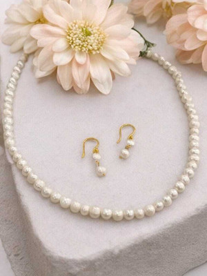 V.V. Sons Alloy Gold-plated White Jewellery Set(Pack of 1)