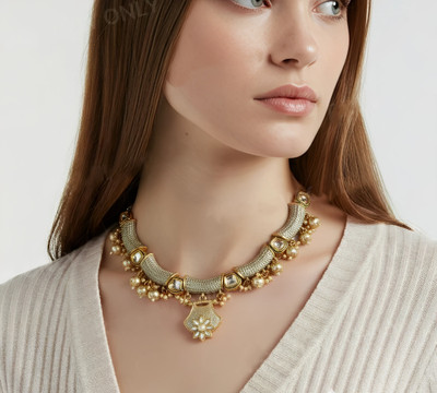 Royal Touch Alloy Gold-plated Gold Jewellery Set(Pack of 1)