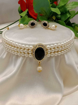 house of common Alloy Gold-plated Black Jewellery Set(Pack of 1)