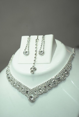 kritikas Alloy White Jewellery Set(Pack of 4)