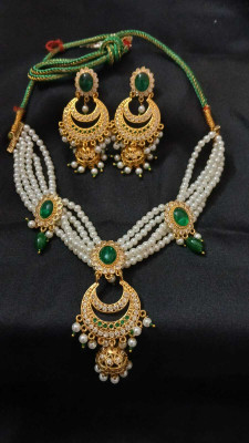 SHIRISHA Brass Gold-plated Green, Gold Jewellery Set(Pack of 1)