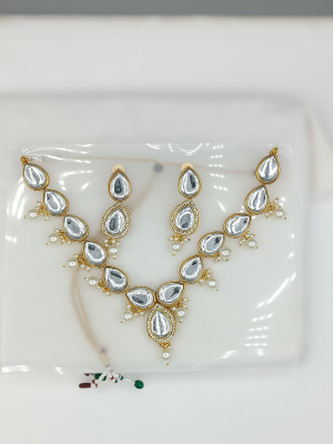 ZIYA CREATION Alloy Gold-plated White, Gold Jewellery Set(Pack of 1)