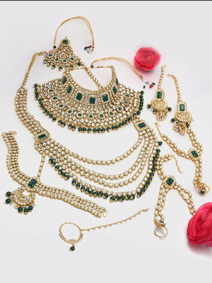 Elegance Alloy Gold-plated Green Jewellery Set(Pack of 1)