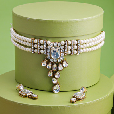 Shostopper by Sukkhi Alloy Gold-plated White Jewellery Set(Pack of 1)