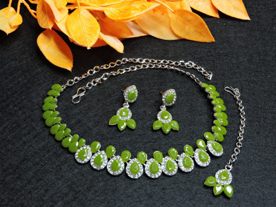 VATSALYA creation Alloy Gold-plated Green Jewellery Set(Pack of 1)