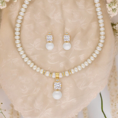 Sri Jagdamba Pearls Alloy Gold-plated White Jewellery Set(Pack of 1)