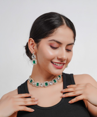 Divisha Alloy Gold-plated Green Jewellery Set(Pack of 1)