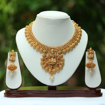 Ethnicking Alloy Gold-plated Multicolor Jewellery Set(Pack of 1)
