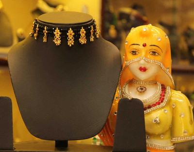 jevel Alloy Gold-plated Black Jewellery Set(Pack of 1)