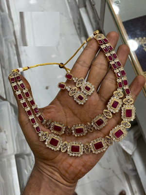 Shilpa Creation Alloy Maroon Jewellery Set(Pack of 1)