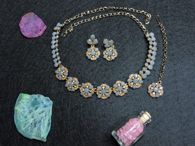 VATSALYA creation Alloy Gold-plated Grey Jewellery Set(Pack of 1)