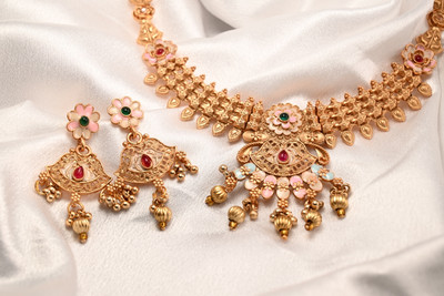 YOGINI JEWELS Brass Gold-plated Gold Jewellery Set(Pack of 1)