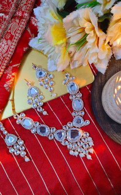 SDJ Brass Gold-plated White Jewellery Set(Pack of 1)