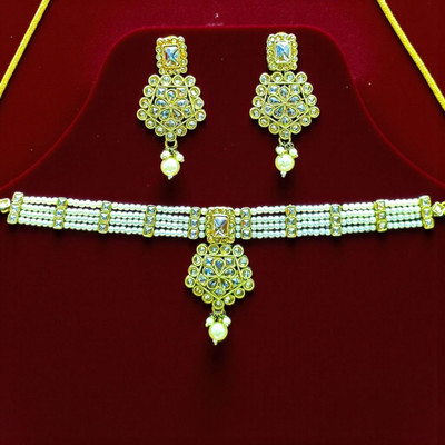 Aroras Bridal & Fashion Jewellery Brass Gold-plated White Jewellery Set(Pack of 1)