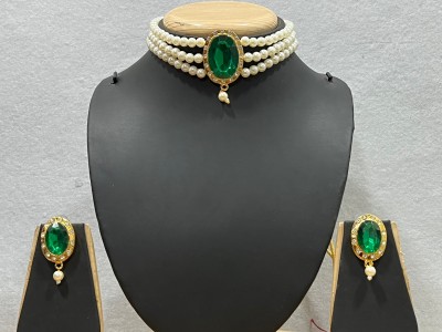 AVIKSHA CREATIONS Mother of Pearl, Crystal Gold-plated White, Green Jewellery Set(Pack of 1)