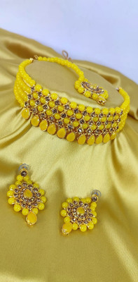Ruhi Alloy Yellow, White Jewellery Set(Pack of 1)