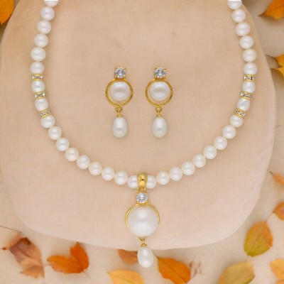 Sri Jagdamba Pearls Alloy Gold-plated White Jewellery Set(Pack of 1)