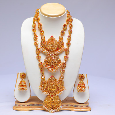 Swarajshop Alloy Gold-plated Maroon Jewellery Set(Pack of 1)