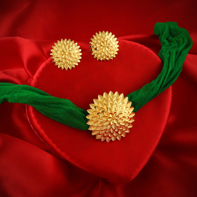 Golden Diva Brass Gold-plated Green Jewellery Set(Pack of 1)