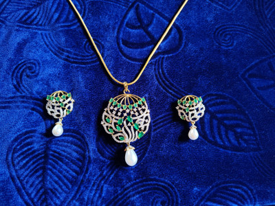 Ashish Jewels Alloy Gold-plated, Silver Green Jewellery Set(Pack of 1)