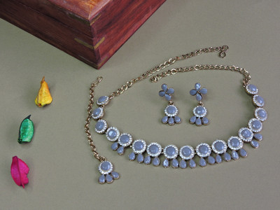 VATSALYA creation Alloy Gold-plated Grey Jewellery Set(Pack of 1)