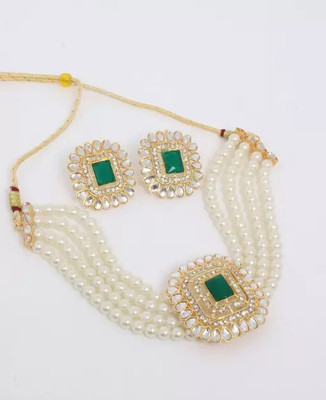 Sangria Brass Gold-plated White Jewellery Set(Pack of 1)
