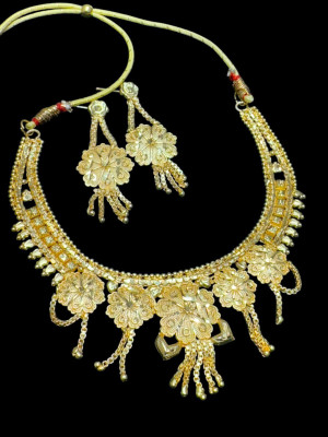 RNJewels Alloy White, Gold Jewellery Set(Pack of 1)