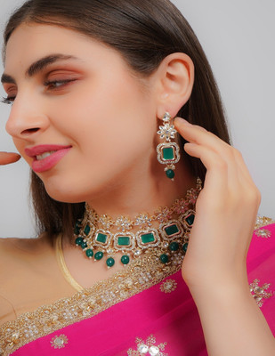 Divisha Alloy Gold-plated Green Jewellery Set(Pack of 1)