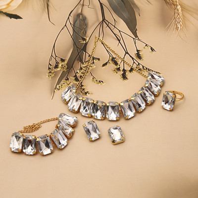 AMHRIK IMITATION Crystal, Alloy Gold-plated White Jewellery Set(Pack of 1)