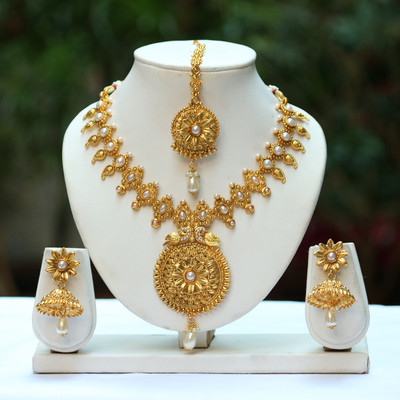 Swarajshop Alloy Gold-plated White Jewellery Set(Pack of 1)