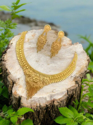 LYRISS Brass Gold-plated Black Jewellery Set(Pack of 1)